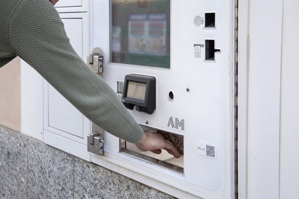 Distributore per ritiro farmaci e acquisto prodotti h24